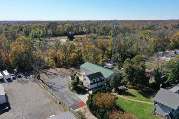 Free Standing Warehouse/Flex Space Opportunity : 139 Zimmerman Ln, Langhorne, PA 19047